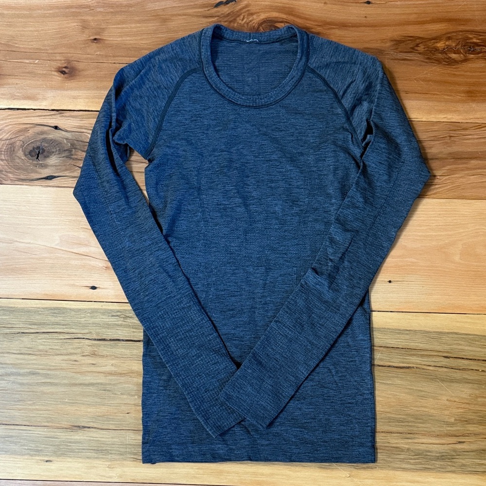 Lululemon Swiftly tech dark grey running shirt size S / Lulu size 6